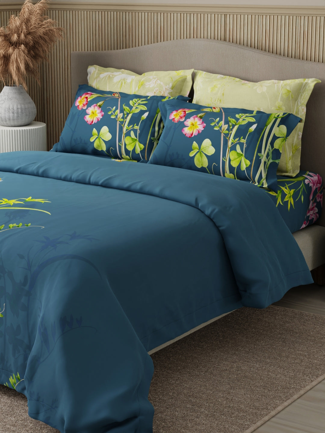 Royal Essence 100% Cotton 400 TC Blue Digital Floral Print King Bedsheet with 4 Pillow Covers