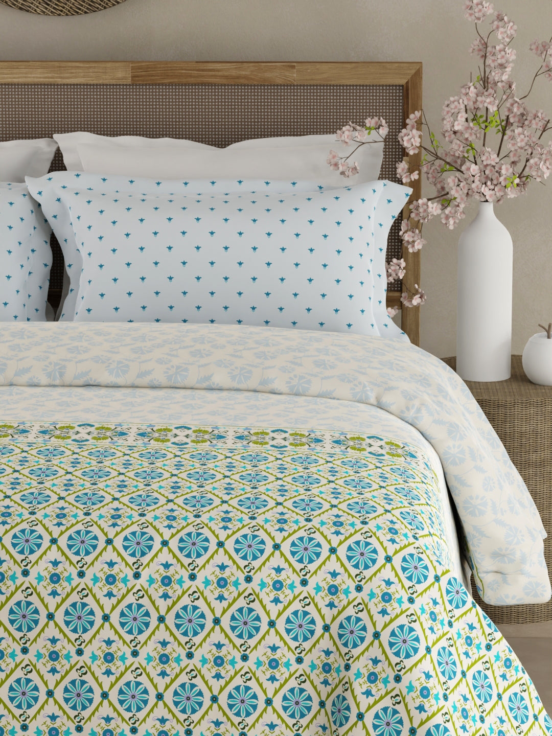 Valatia Gypsy 100% Cotton 200 TC Ethnic Printed King Bedsheet with 2 Pillow Covers - Blue