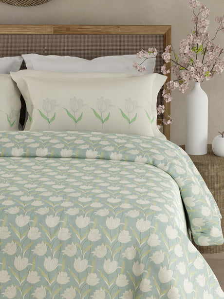 Valatia 100% Cotton 200 TC Blue & White Floral King Bedsheet with 2 Pillow Covers