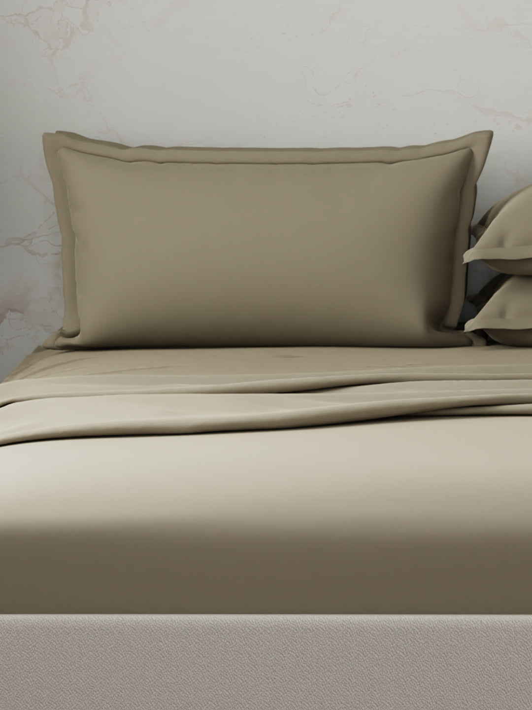 100% Cotton 300 TC | King Dyed Bedsheet with 4 Pillow Covers | Emblem Collection - Green